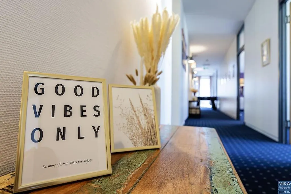 150 M² Unterkunft Mit Billard, Kicker & Parkplatz Apartment Berlin